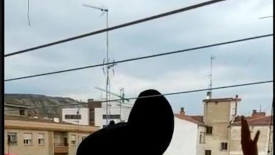 Desfile de disfraces por los balcones de Arnedo