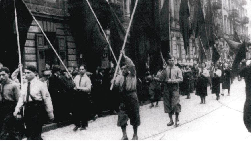 Desfile de las juventudes del Bund en Varsovia (1935), imágenes cedidas por la editorial La Tormenta