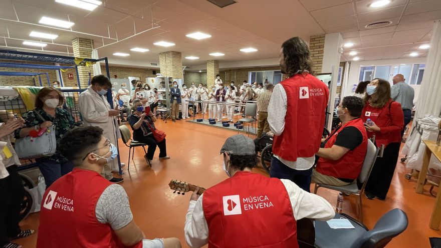 Pacientes del Hospital Reina Sofía disfrutan de un concierto flamenco de Música en vena..