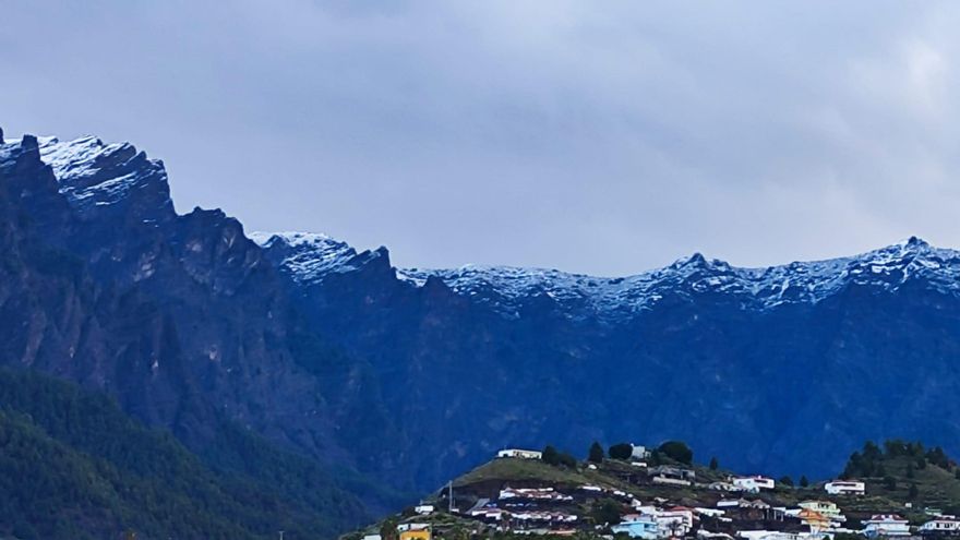 Cumbres nevada de La Palma vistas desde Argual (Los Llanos de Aridane)