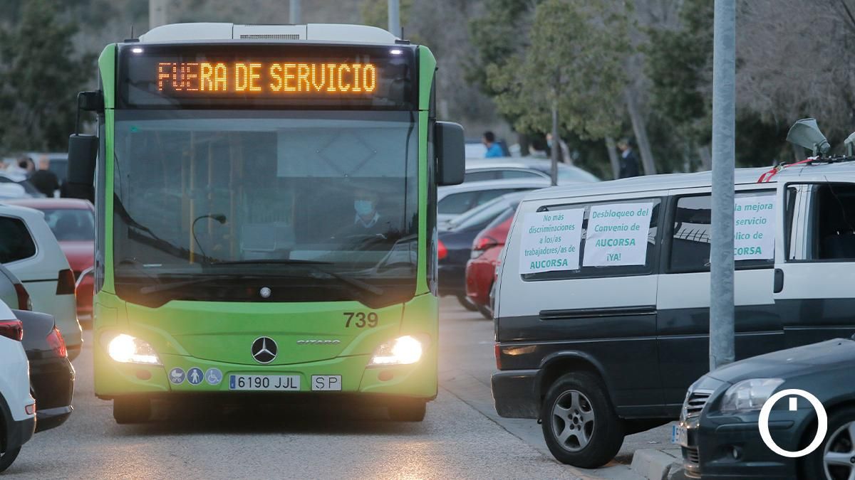 Caravana de coches de trabajadores de AUCORSA