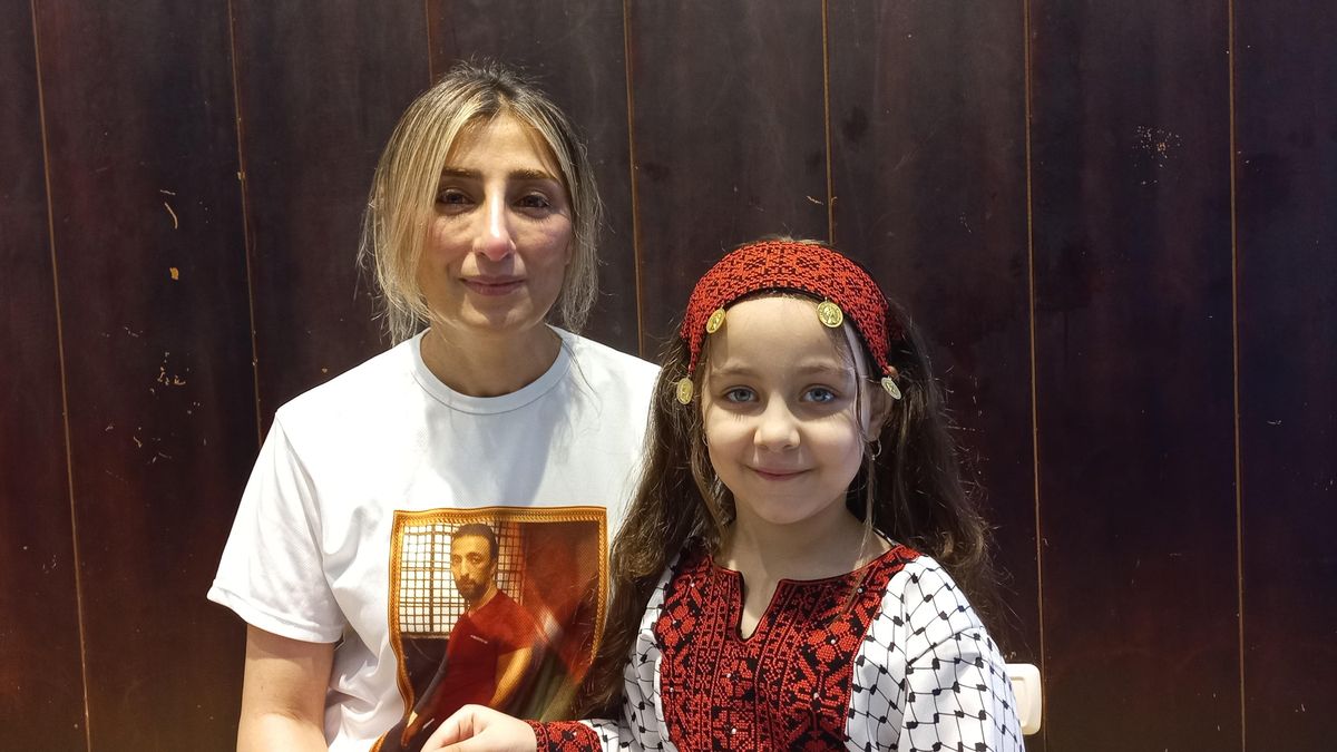 Aida Abu Al Rob, de 35 años, espera la liberación de su hermano, que lleva 20 años entre rejas.