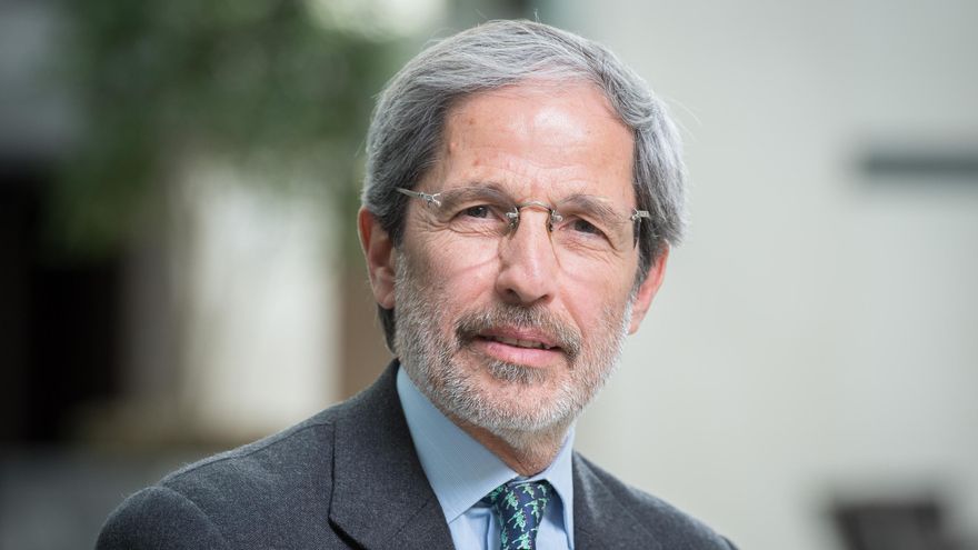 Héctor Torrres, representante por Argentina ante el FMI con Néstor Kirchner y Mauricio Macri