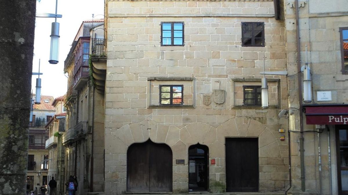 Es la construcción civil más antigua de esta ciudad gallega y alberga innumerables secretos y leyendas