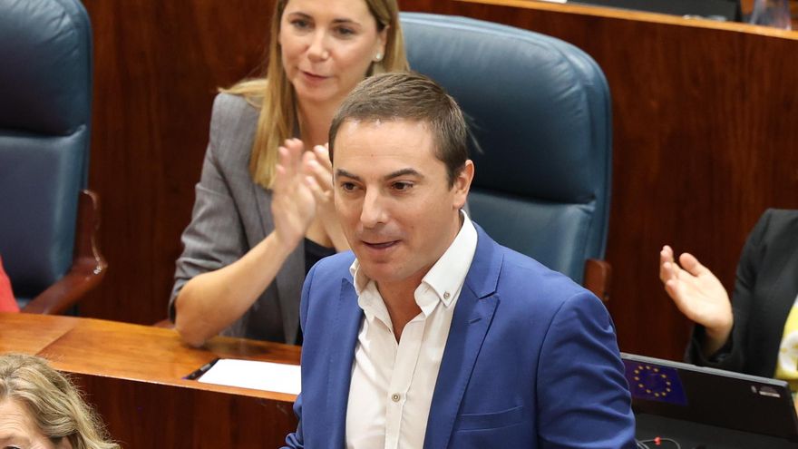 El secretario general del PSOE de Madrid, Juan Lobato, interviene en el pleno de la Asamblea de Madrid este jueves.