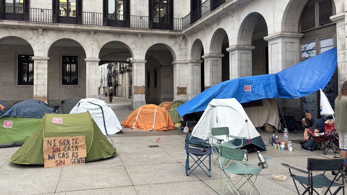 El Sindicato de Estudiantes exige la retirada inmediata de cualquier sanción a los acampados en la Plaza Porticada