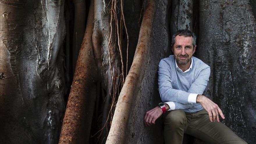 Un juez aprende más en Tolstoi que en el Código Civil, dice autor de relatos