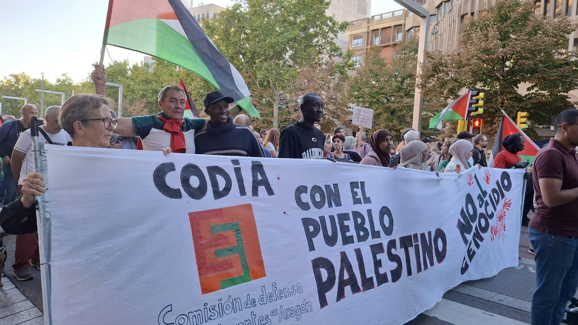 Un momento de la manifestación por Gaza en las calles de Zaragoza.