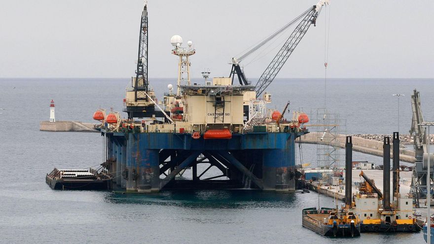 Imagen de archivo de una plataforma de gasoducto submarino entre Argelia y España. EFE/Carlos Barba