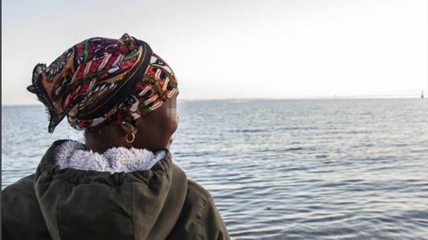 En el centro de la patera: un informe desvela que las mujeres migrantes tienen el doble de posibilidades de morir en el mar