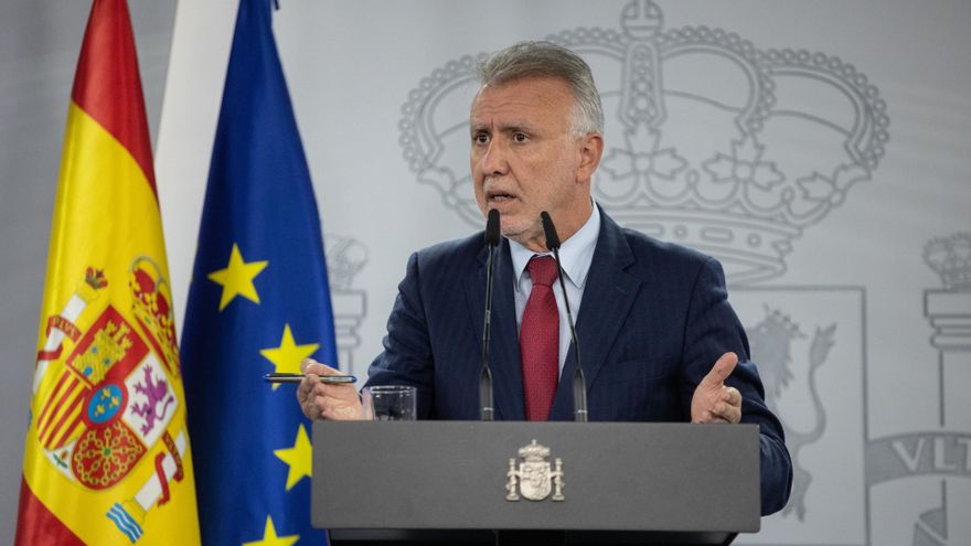 El ministro de Política Territorial y Memoria Democrática, Ángel Víctor Torres, ofrece una rueda de prensa tras la Comisión Bilateral de Cooperación del Estado-País Vasco, a 27 de noviembre de 2024, en Madrid (España).