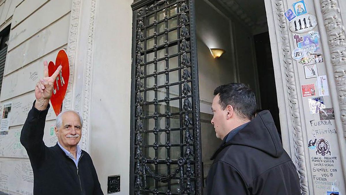 l candidato a Diputado, Jorge Taiana, visito a la ex presidenta Cristina Kirchner en su domicilio de San Jose