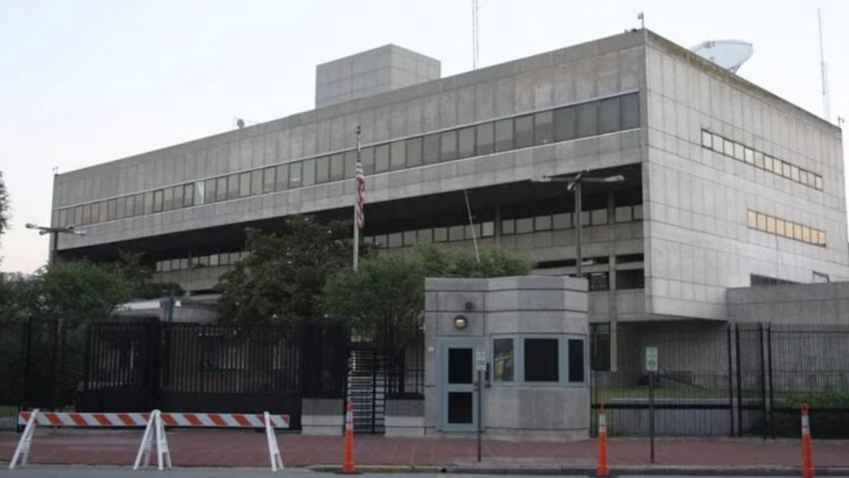 La fachada de la embajada de Estados Unidos en Argentina.