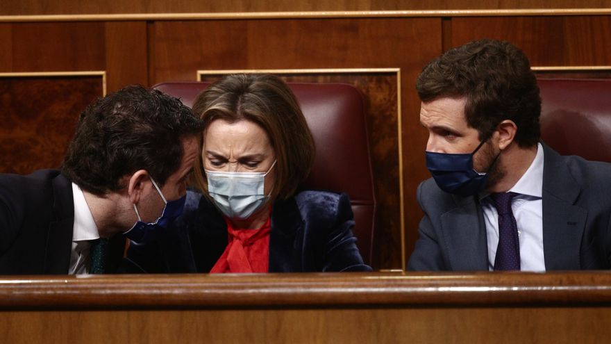 Teodoro García Egea, Cuca Gamarra y Pablo Casado en el Pleno del Congreso
