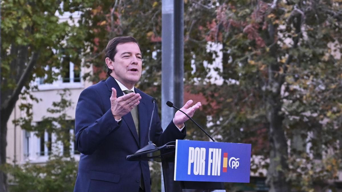 Mañueco llama a "abrir las ventanas y airear la casa" para abrir una etapa de "reconstrucción democrática"