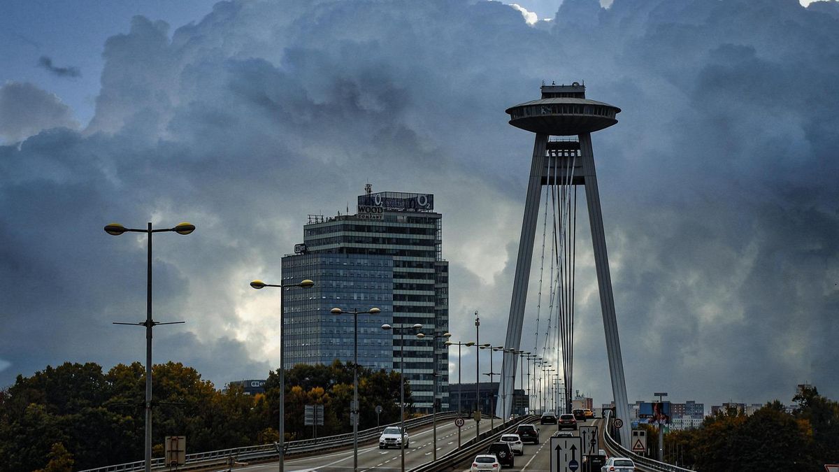 Este impresionante mirador, con visión 360 grados y a 95 metros de altura, es uno de los grandes alicientes de esta ciudad eslovaca