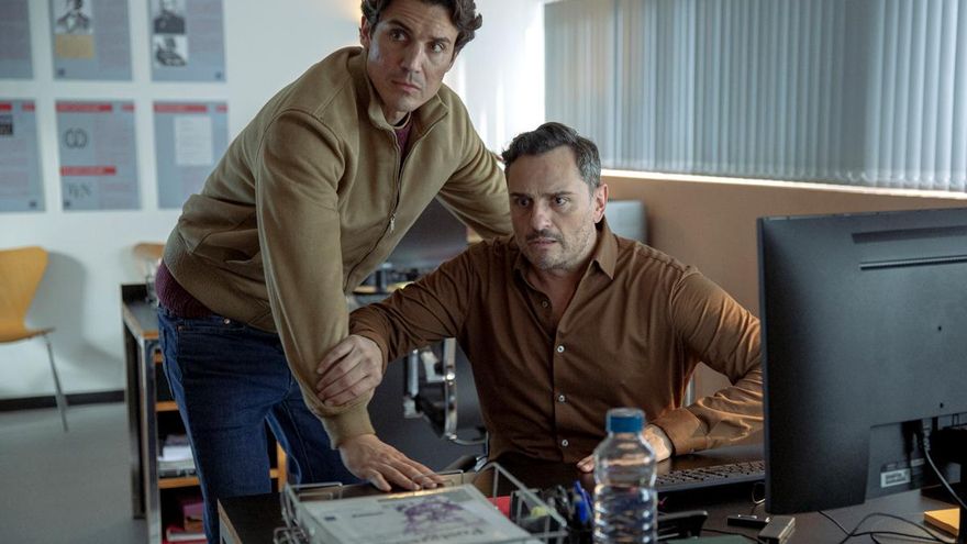 Prime Video lanza las primeras imágenes de 'Day One', su serie con Álex González y Asier Etxeandia, que tiene mes de estreno
