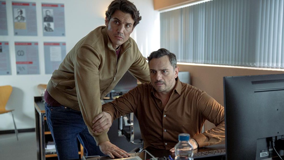 Prime Video lanza las primeras imágenes de 'Day One', su serie con Álex González y Asier Etxeandia, que tiene mes de estreno