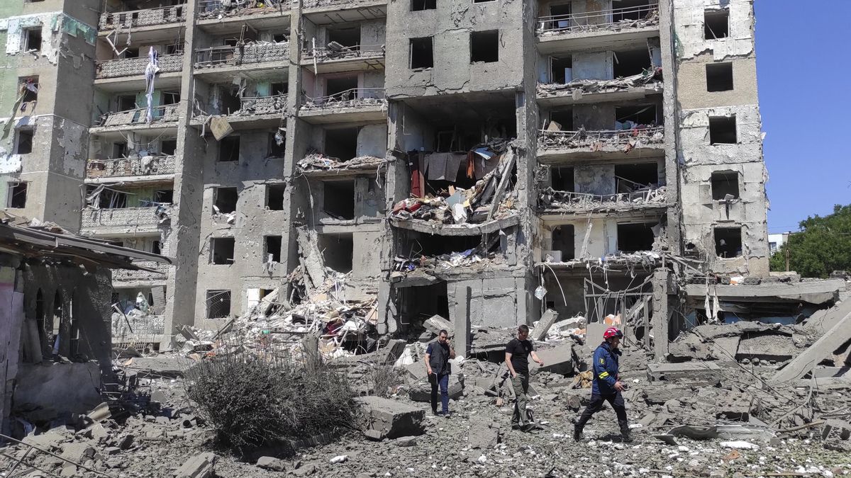 Foto de archivo de los restos de un bombardeo ruso en áreas civiles de Ucrania. EFE/EPA/STRINGER