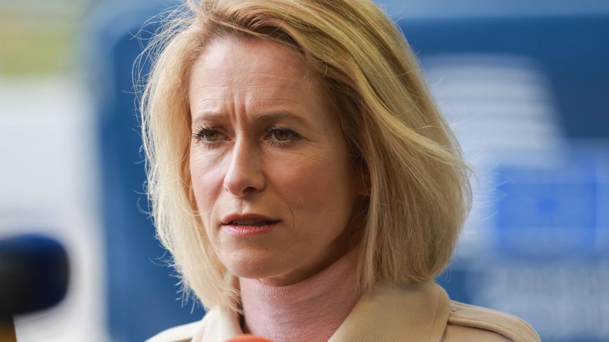 La alta representante de la UE para Asuntos Exteriores y Seguridad, Kaja Kallas, hace unas declaraciones a la prensa este martes en Luxemburgo. EFE/EPA/Olivier Hoslet