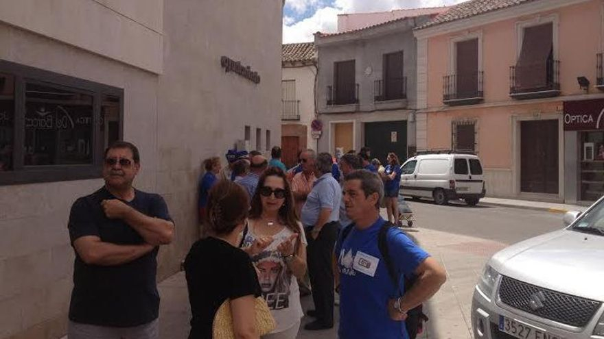 Plataforma en la puerta del ayuntamiento de Alcázar / Foto: Javier Robla