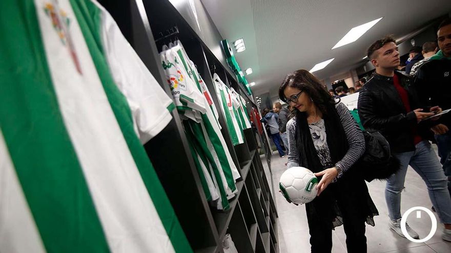 'Nuevo' punto de venta en clave blanquiverde: el Córdoba CF recupera la tienda de El Arcángel