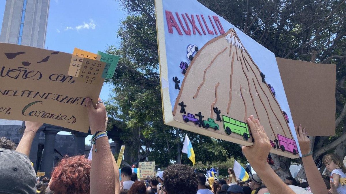 Pancarta en Santa Cruz de Tenerife. 'Canarias tiene un límite'.