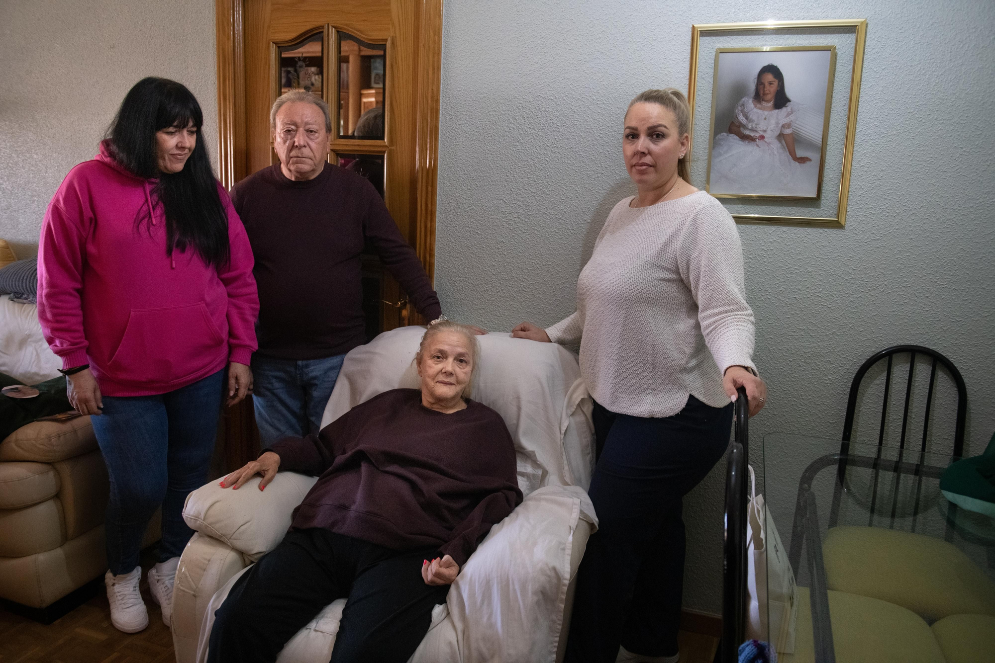 Mari Carmen, junto a su marido Juan y sus hijas Vanesa y Susana