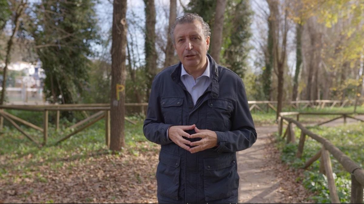 Javier Fernández en su visita a San Nicolás del Puerto