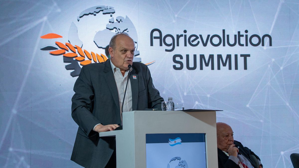 El ingeniero agrónomo Nicolás Bronzovich es el presidente del INTA.