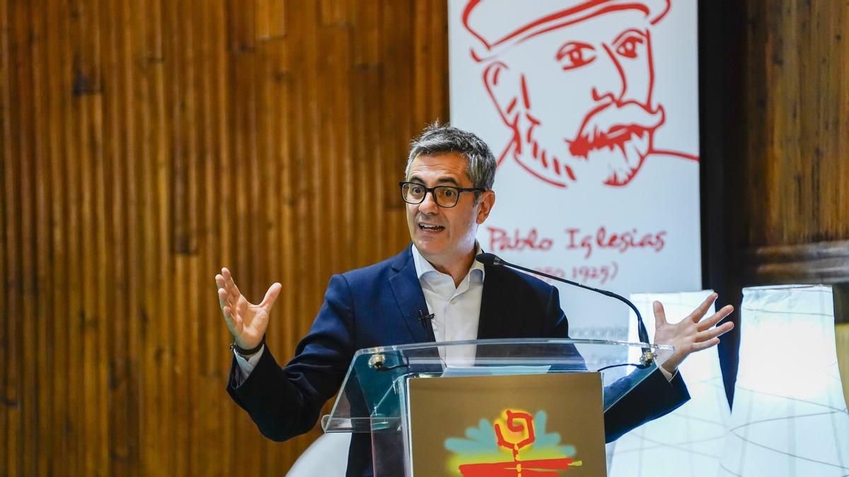 Bolaños acusa en Oviedo a la derecha y ultraderecha de "no querer tratar como seres humanos" a los migrantes en Ceuta