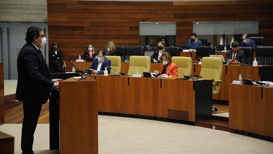 Unidas por Extremadura pide a Fernández Vara que se vacune hoy públicamente para acabar con las dudas