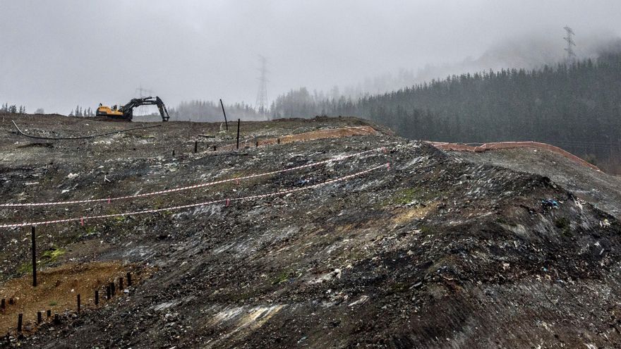 Medio Ambiente abre otro expediente a la empresa de Zaldibar y adelanta 1,2 millones más en el vertedero