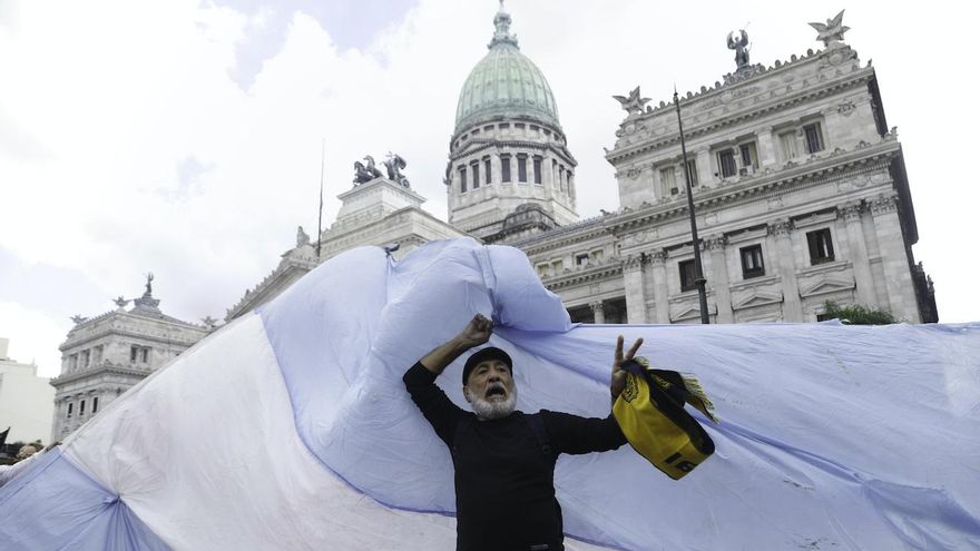Una “zona estéril”, más policías y hasta espías: el Gobierno busca alejar del Congreso la marcha de jubilados