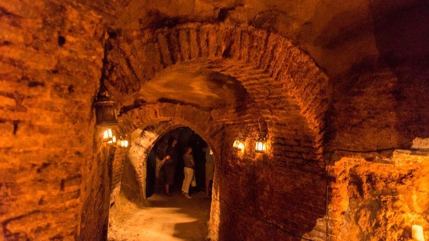 Una de las cuevas en las que representan obras teatrales