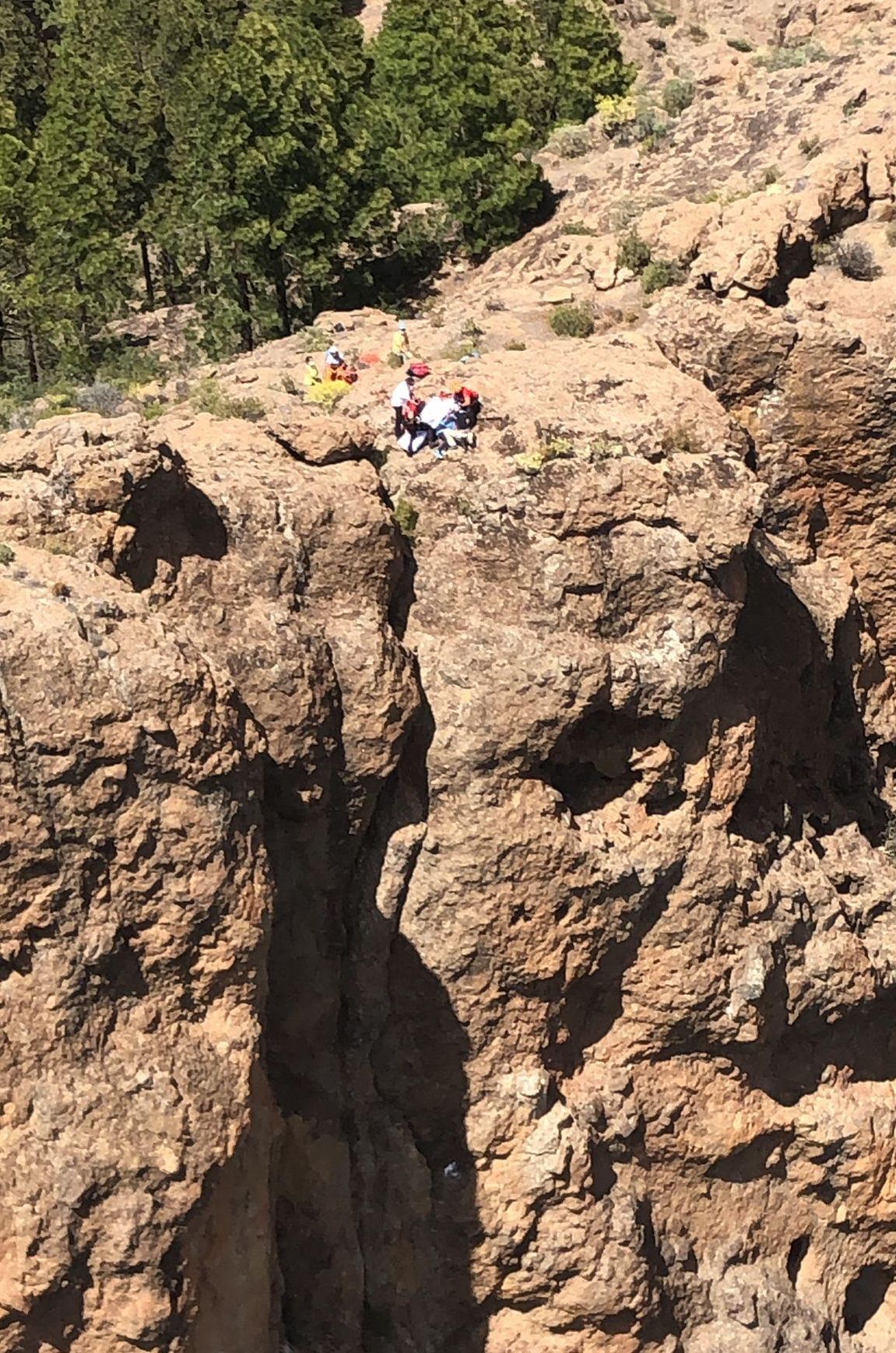 El escalador accidentado, en el momento del rescate