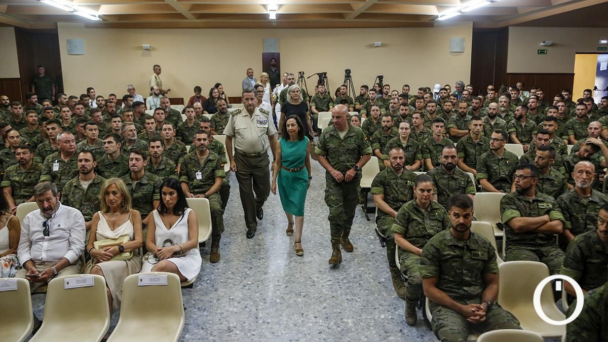 La ministra de Defensa, Margarita Robles, entrega las condecoraciones por la operación Libre Hidalgo y por las acciones realizadas en la DANA