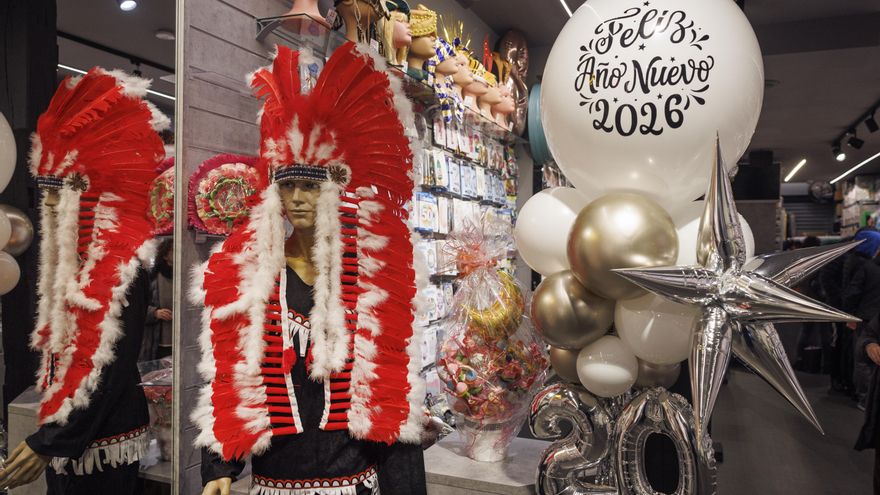 Entre risas e ingenio Pamplona se disfraza un año más para despedir el 2025