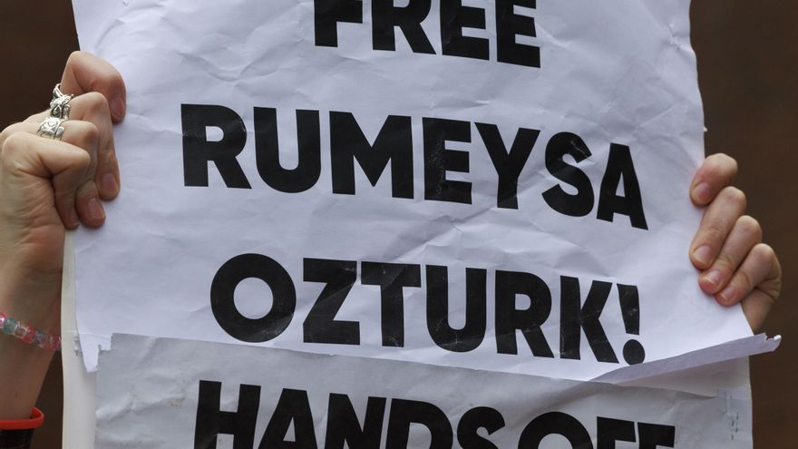 Trasladan a Vermont (EE.UU.) el caso de la estudiante turca detenida en plena calle