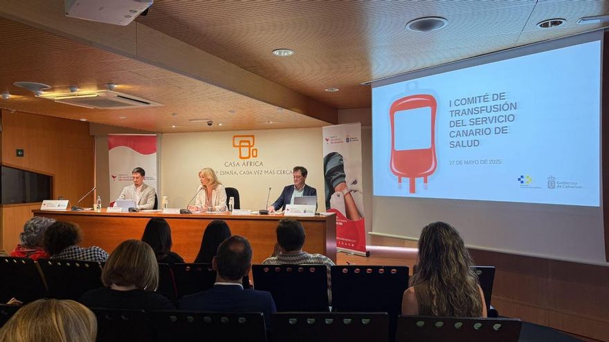 Dimitió al frente del banco de sangre de Canarias en plena crisis y al mes Sanidad lo 'premió' con un puesto de asesor