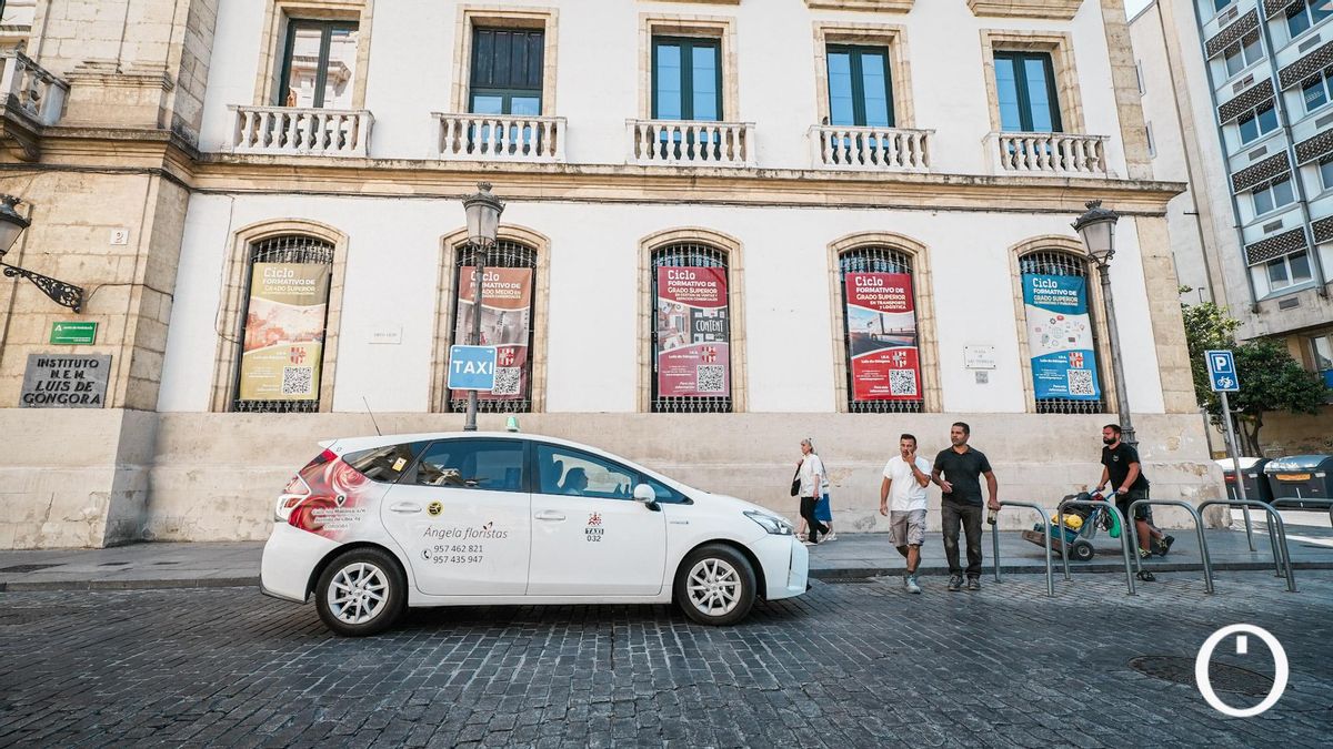 Taxis circulando por Córdoba