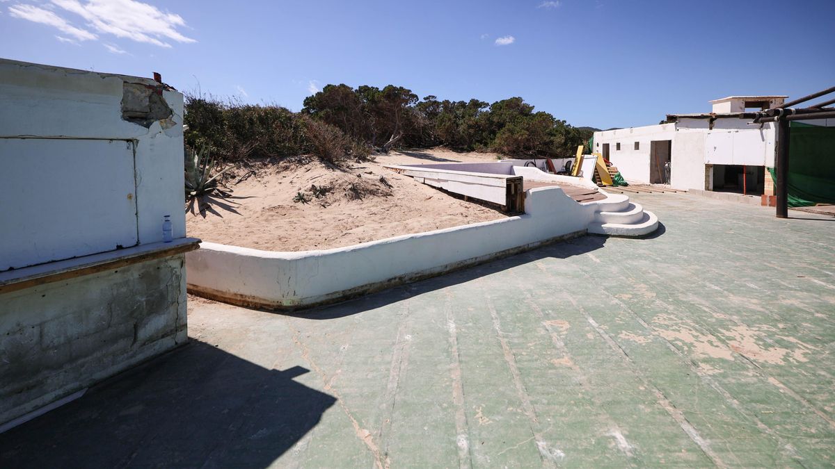 El beach club Chiringay se sitúa en el entorno del parque natural.