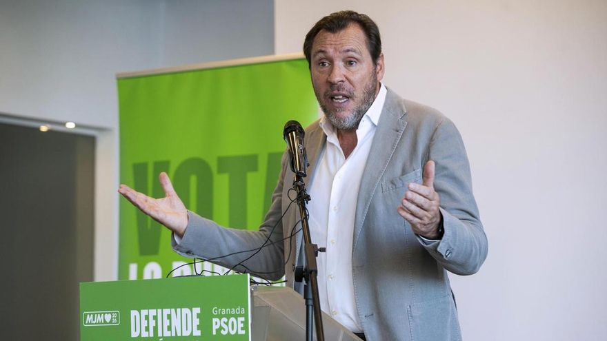 El ministro de Transportes y Movilidad Sostenible, Óscar Puente, participa en un acto del PSOE celebrado este jueves en Granada.
