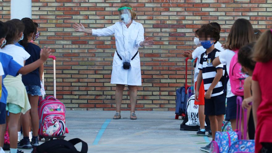 Primer día del curso escolar donde se aplicarán las medidas preventivas diseñadas por la Junta contra el COVID-19, en la imagen el colegio público, Federico García Lorca.  Málaga a 10 de septiembre 2020
