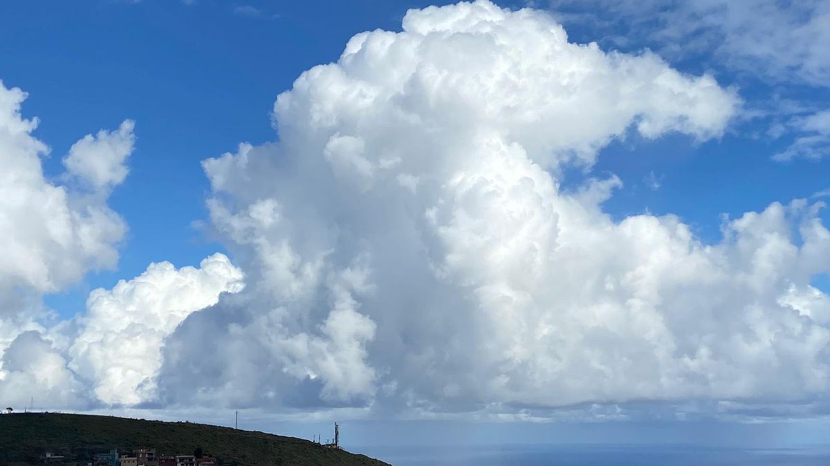Nuboso en el este La Palma.