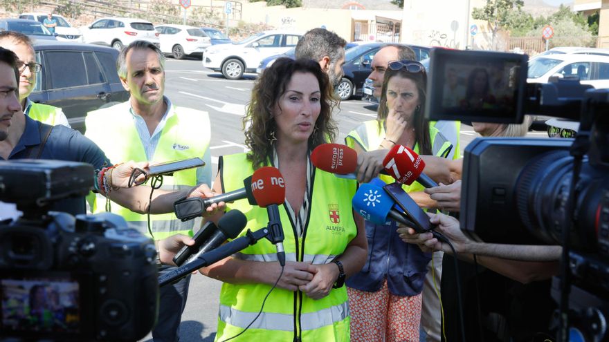 La alcaldesa de Almería, María del Mar Vázquez, atiende a los medios en una imagen de archivo