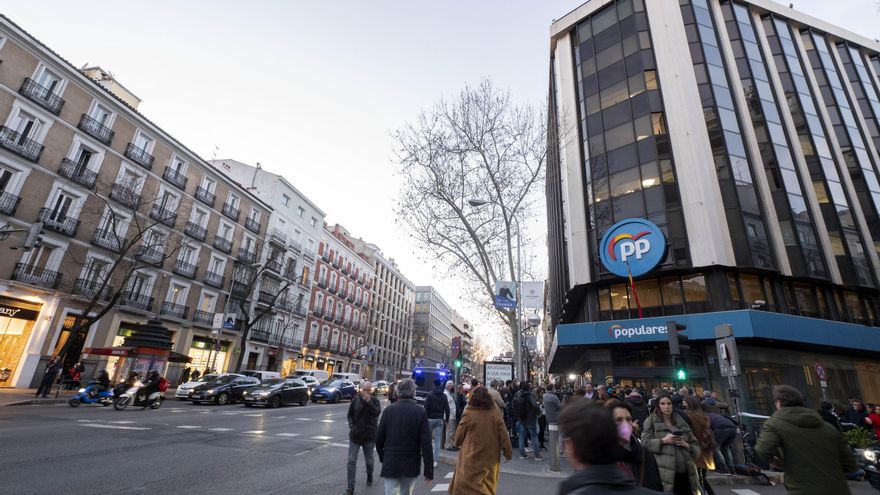 Ambiente en la sede de Génova, a 23 de febrero de 2022, en Madrid (España).