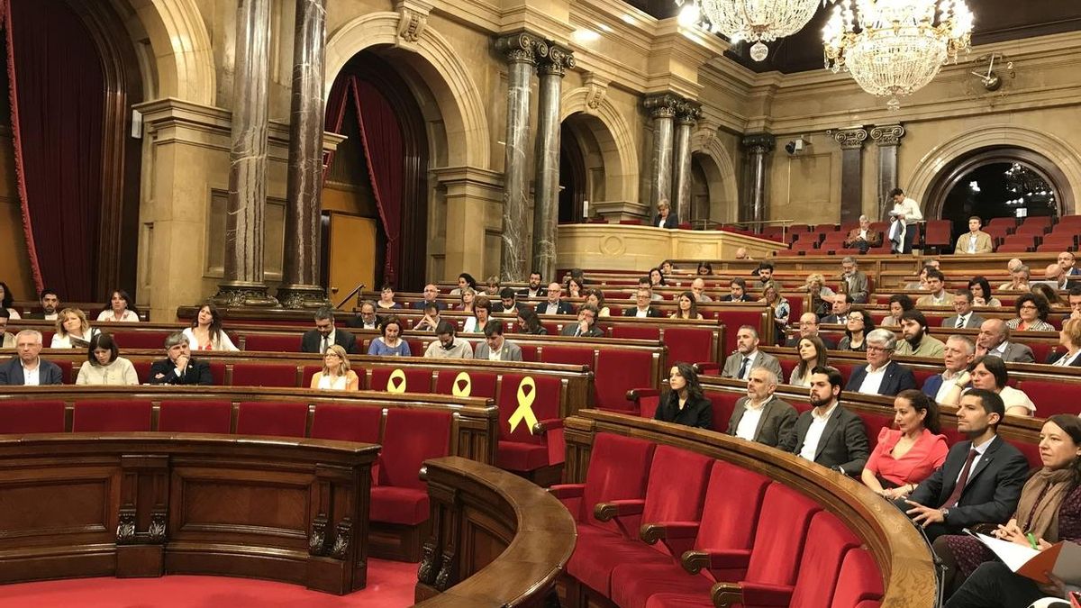 JxCat propone reformar también el reglamento del Parlament para regular las investiduras a distanciaLa mayoría independentista resistiría en el Parlament gracias al aumento de la CUP, según la encuesta del CEO
