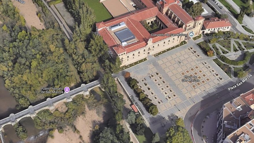 León pide 20 millones europeos para el Camino de Santiago, como reformar la plaza y el puente de San Marcos