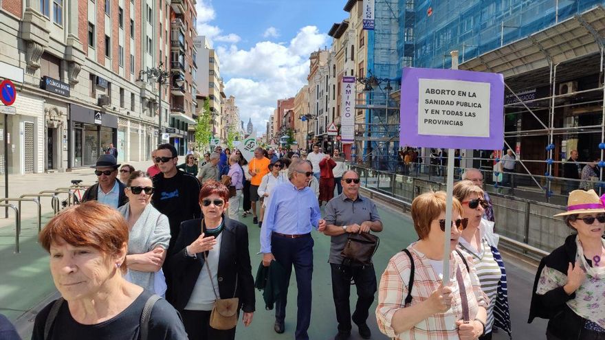 Un millar de personas denuncia en León que la sanidad pública está “más atacada que nunca” por la Junta.